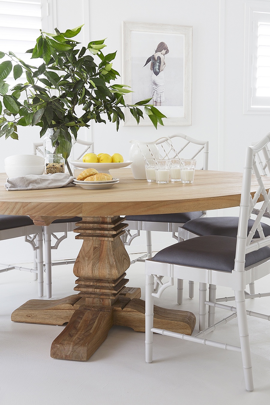 New Port Round Dinning Table