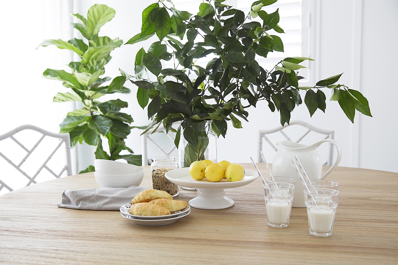 New Port Round Dinning Table