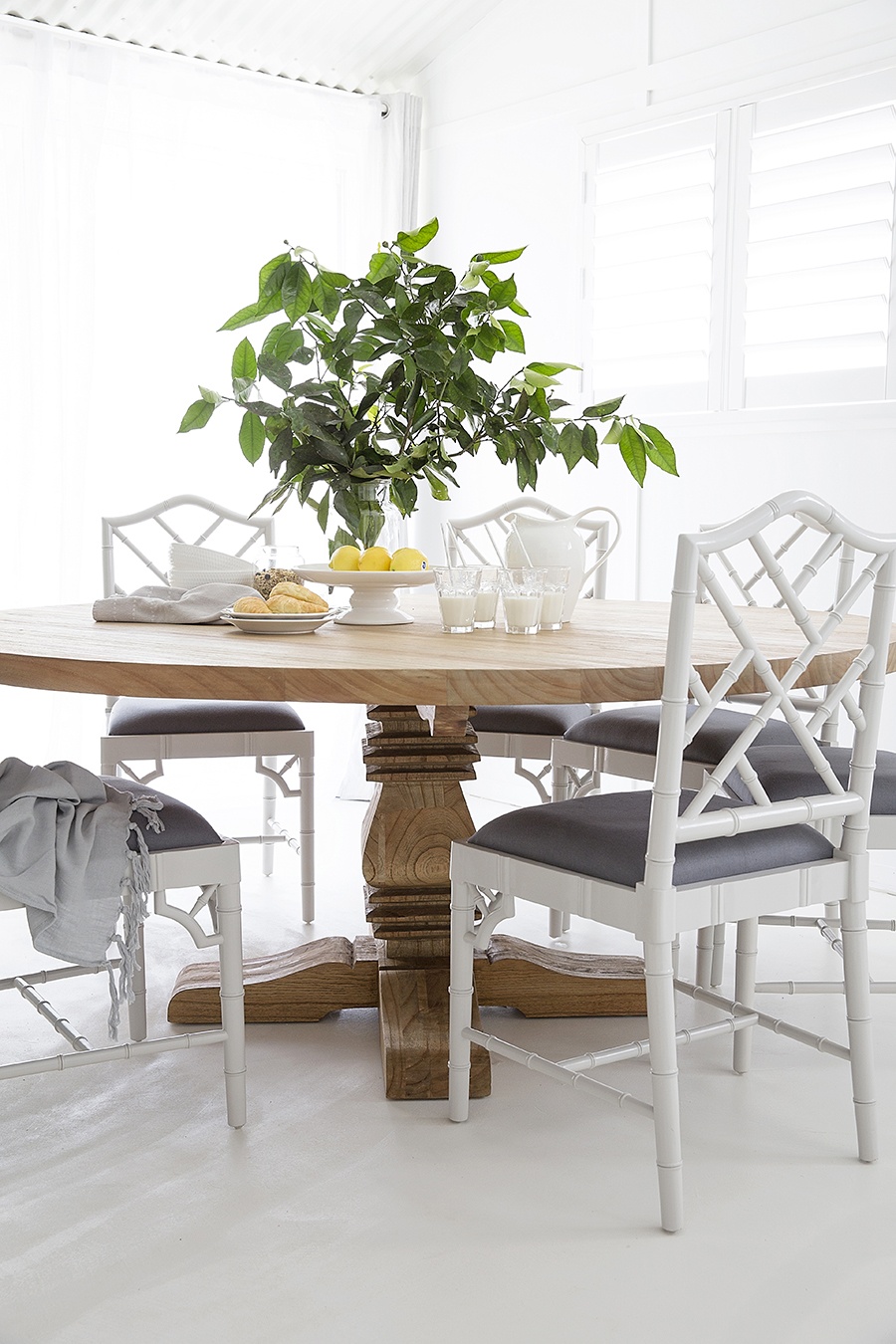 New Port Round Dinning Table