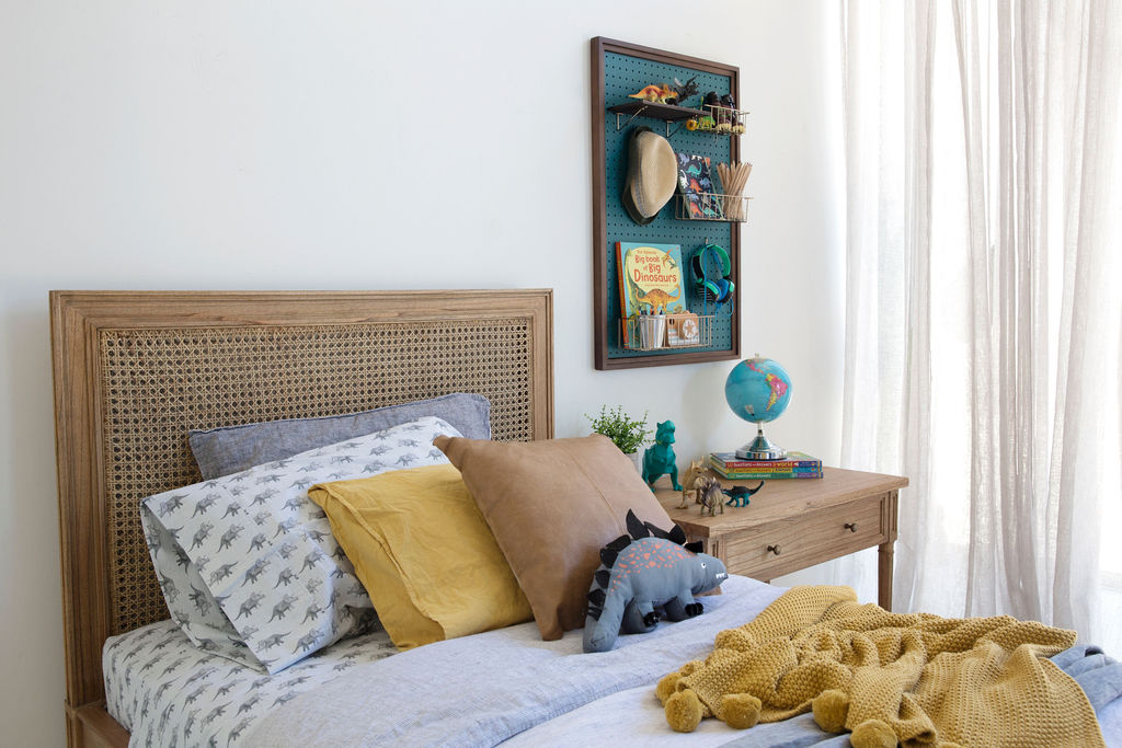 Hamilton cane bed