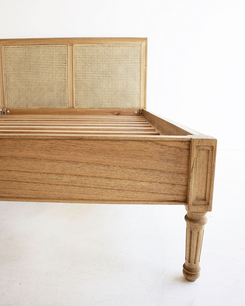 Hamilton cane bed