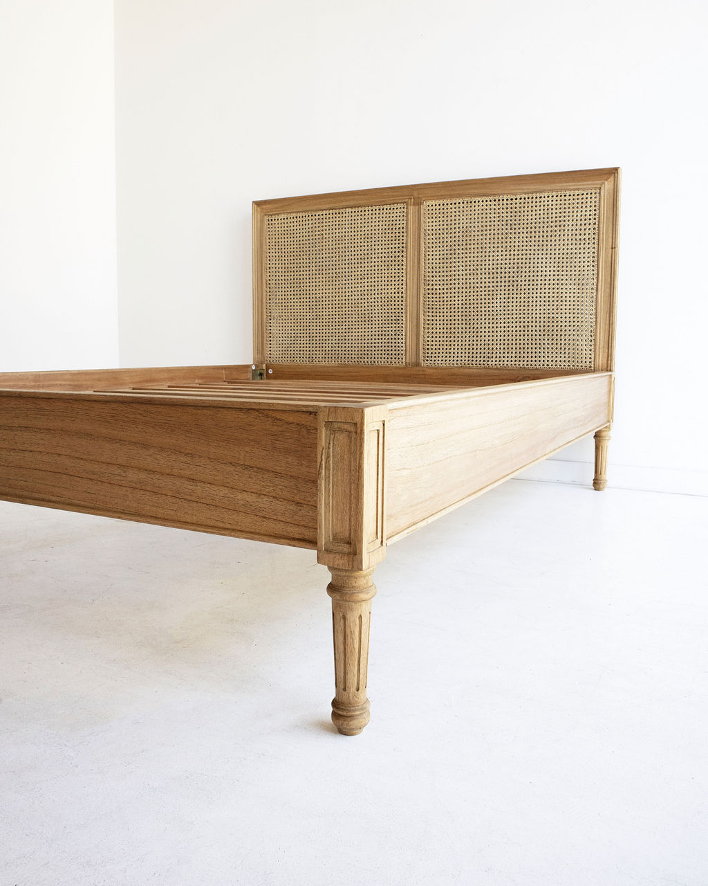 Hamilton cane bed