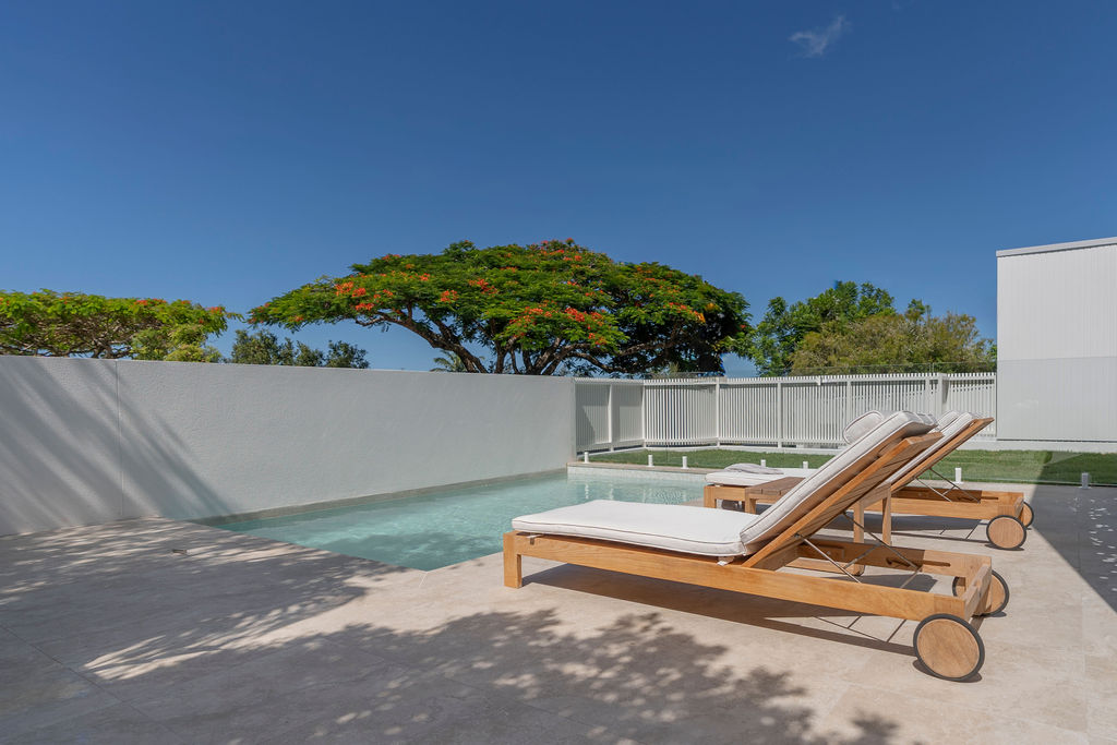 Barcelona Outdoor Sunlounger - Image 20
