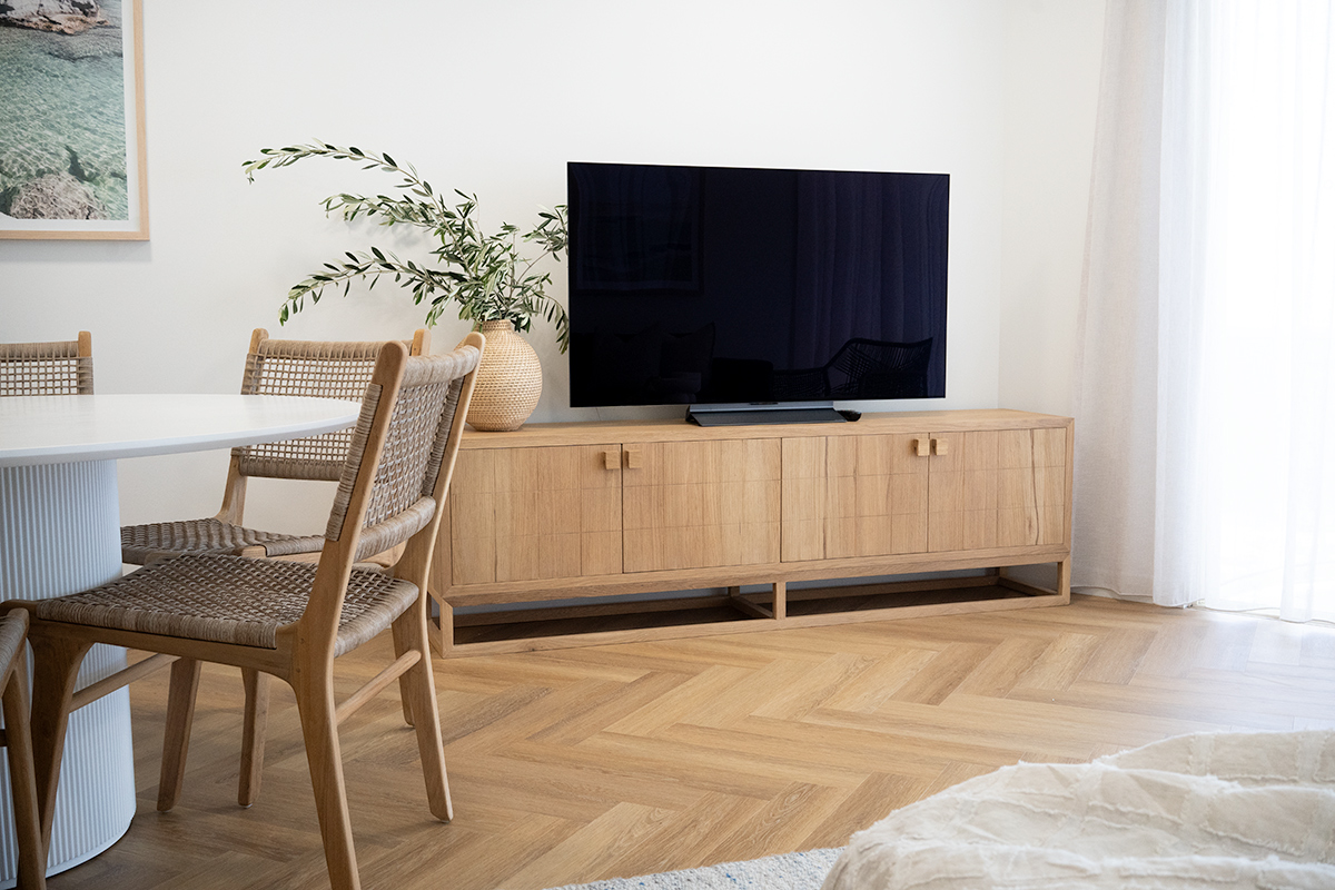 Lisette Entertainment Unit - Four Door - Image 12