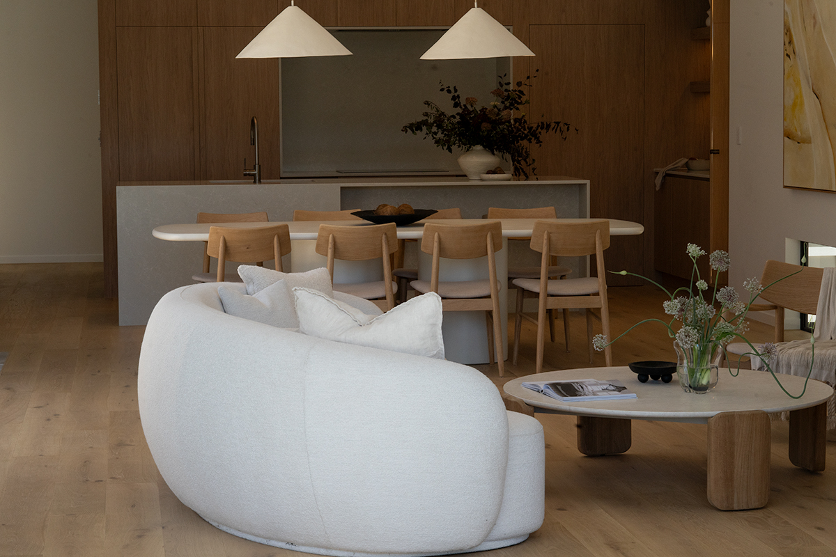 Magnus 3 Seater Curved Sofa - Image 13