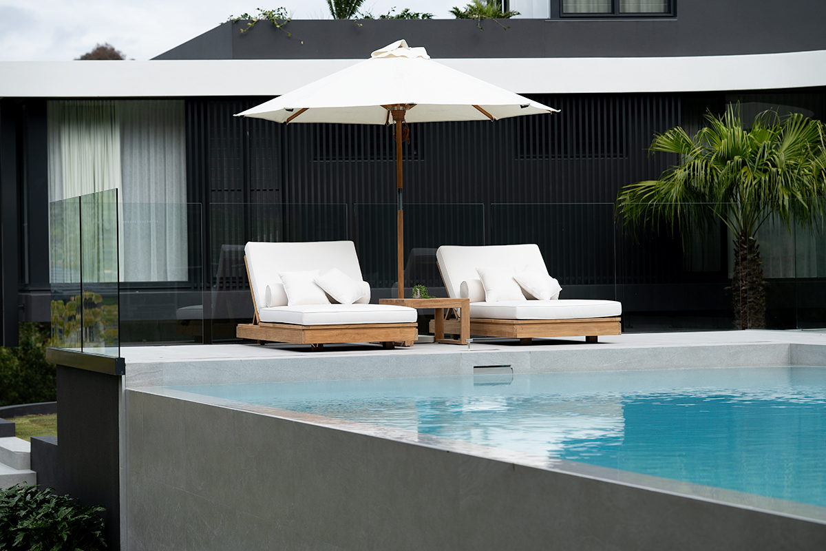 Avila Outdoor Sunlounger