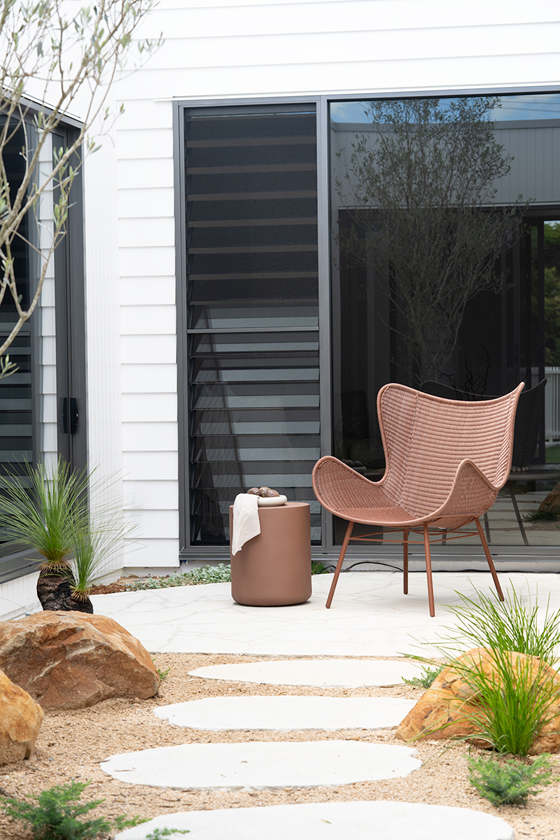 Amos Outdoor Wingchair - Brique - Image 12