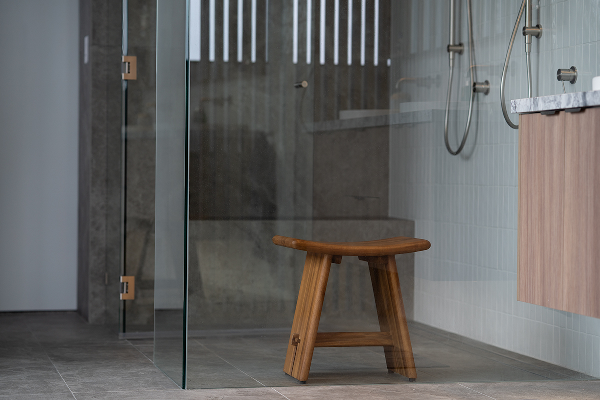 Oasis Shower Stool luxury Father’s Day gift idea for Dad